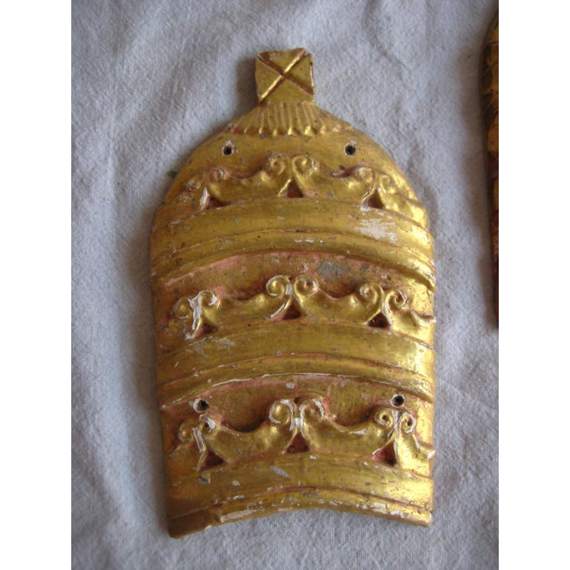Hard and rare to find this pair of carved wood tiaras are from the 17 hundreds and gilded with gold leaves , it represents...
