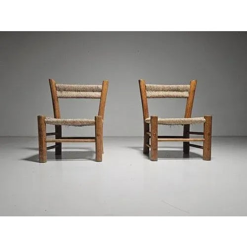 1960s Set of French Rustic Low Chairs in Elm Wood and Straw attributed to Charlotte Perriand, 1960s For Sale - Image 5 of 10