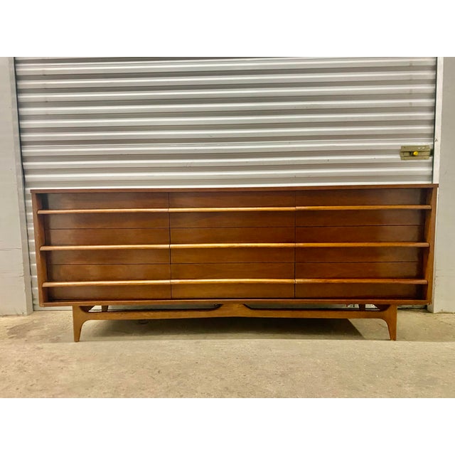 1970s Young Manufacturing Style Mid Century Lowboy Dresser . For Sale - Image 10 of 12