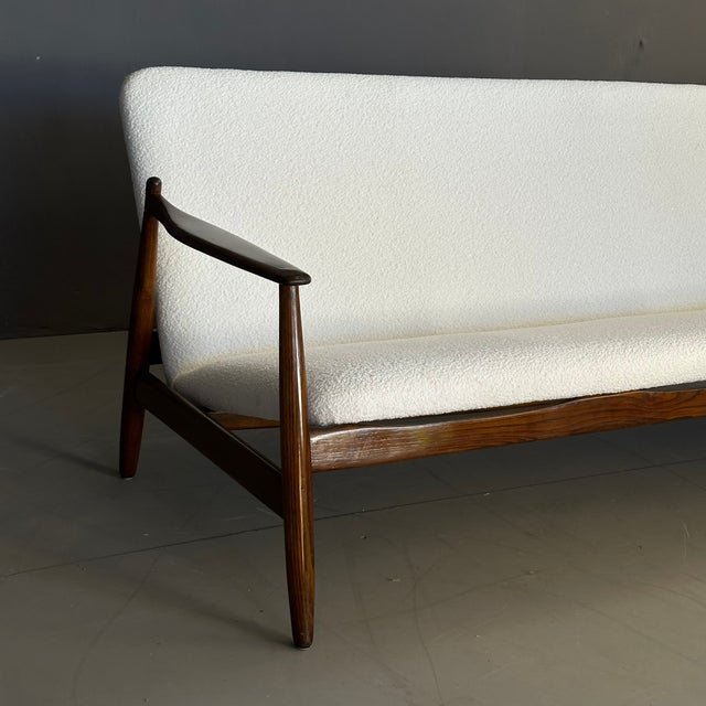 Vintage Italian Sofa in White Bouclé Fabric and Wood from Pizzetti, 1960s For Sale - Image 6 of 16