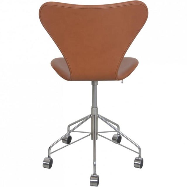 Model 3117 Office Chair in Cognac Leather by Arne Jacobsen, 1980s For Sale - Image 9 of 13