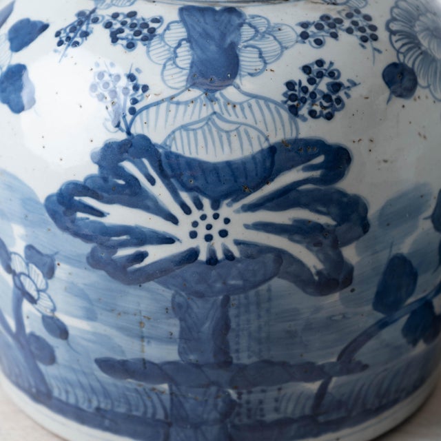 Blue Pair of Chinese Blue and White Porcelain Ginger Jars, 20th Century For Sale - Image 8 of 12