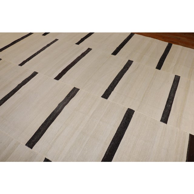 Gray Late 20th Century White Brown Room Size Turkish Kilim For Sale - Image 8 of 18
