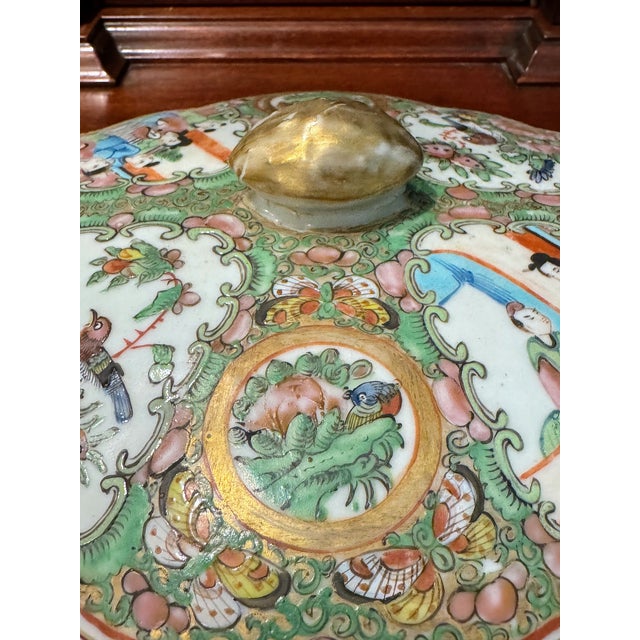 Green Antique Chinese Porcelain Famille Rose Medallion Tureen With Scalloped Lid For Sale - Image 8 of 15