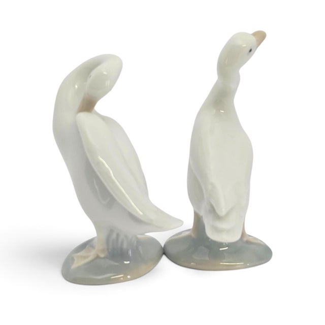 Lladro Pair of Lladro Little Duck Porcelain Figurines #4552 & #4553 For Sale - Image 4 of 12