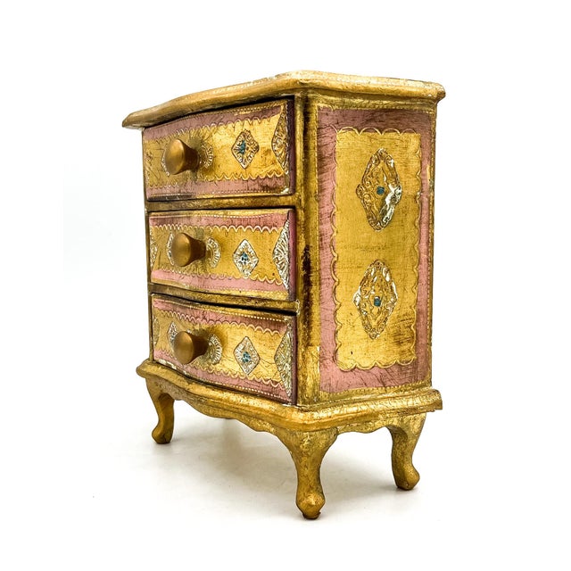 Mid Century Italian Florentine Pink & Giltwood Jewelry 3-Drawer Chest Box – Rococo / Hollywood Regency For Sale - Image 9 of 14