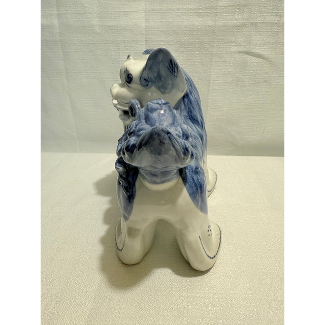 1980s Blue & White Porcelain Foo Dogs “Styled After” Staffordshire - A Pair | Turtle and Crane For Sale - Image 9 of 11