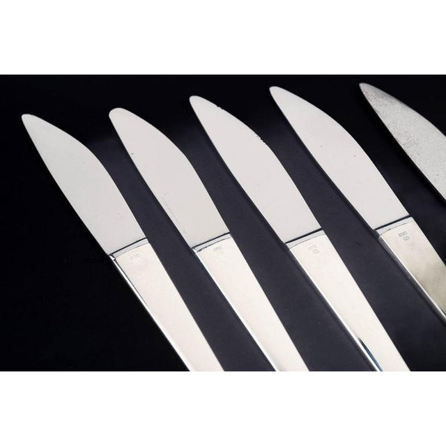 Henning Koppel for Georg Jensen, set of six dinner knives Caravel. Set of six dinner knives in stainless steel and...