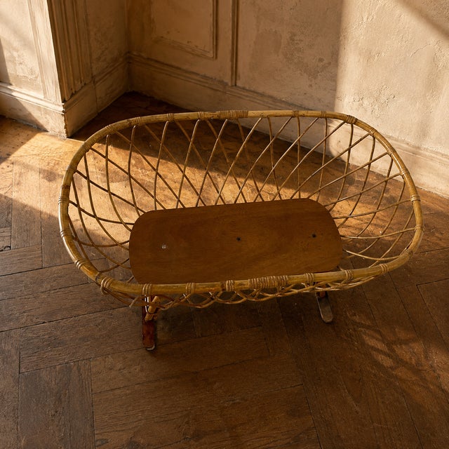 1970s Vintage Rattan Wicker Baby Bassinet on Stand, Europe, 1970s For Sale - Image 5 of 10