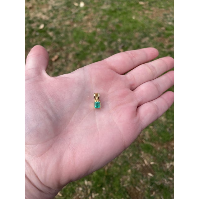 0.30ctw Emerald Solitaire Pendant, 18k Yellow Gold, Length 12.8 Mm For Sale - Image 4 of 4