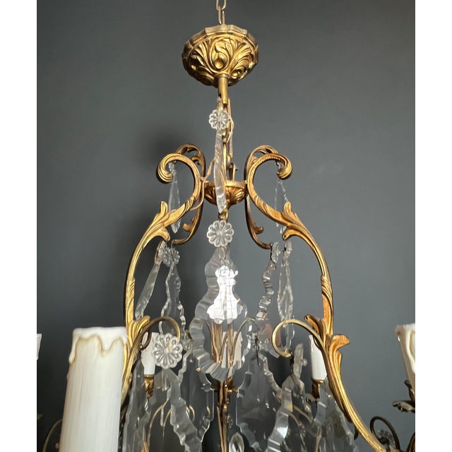 1900 - 1909 1900s Louis XV style crystal and bronze chandelier For Sale - Image 5 of 12