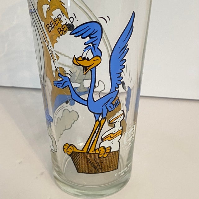 Pop Art 1976 Looney Tunes Wile E. Coyote and the Road Runner Collector Series "Interaction" Glass For Sale - Image 3 of 6