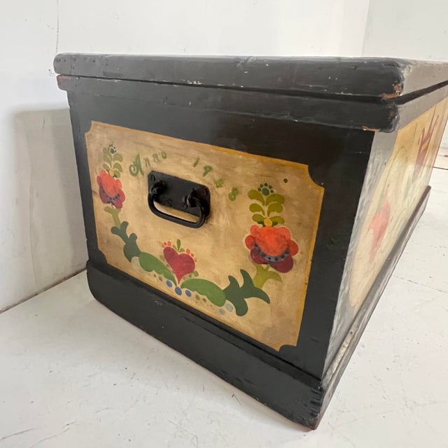 1940s D. 1958 Peter Hunt Handpainted Folk Art Wedding Chest, Provincetown For Sale - Image 5 of 9
