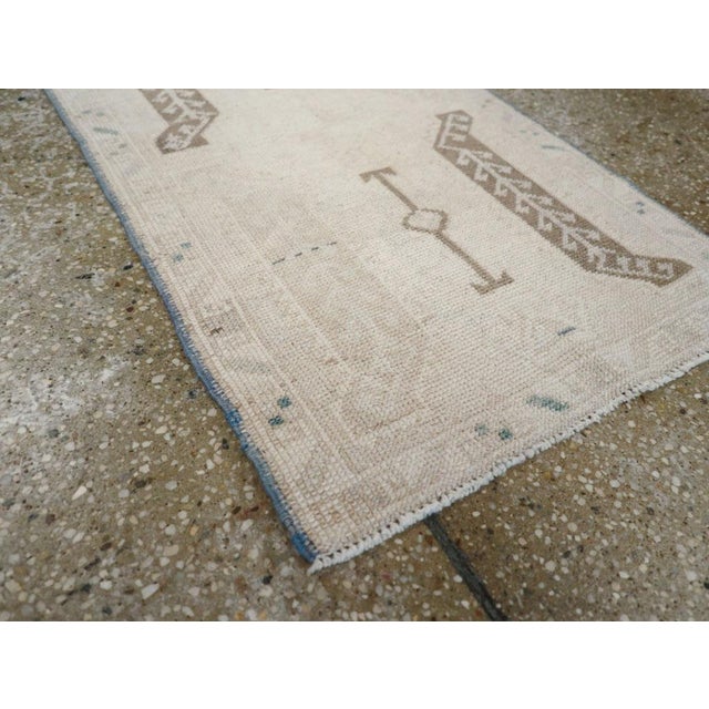 Galerie Shabab Collection Mid-20th Century Turkish Anatolian Rug For Sale In New York - Image 6 of 8