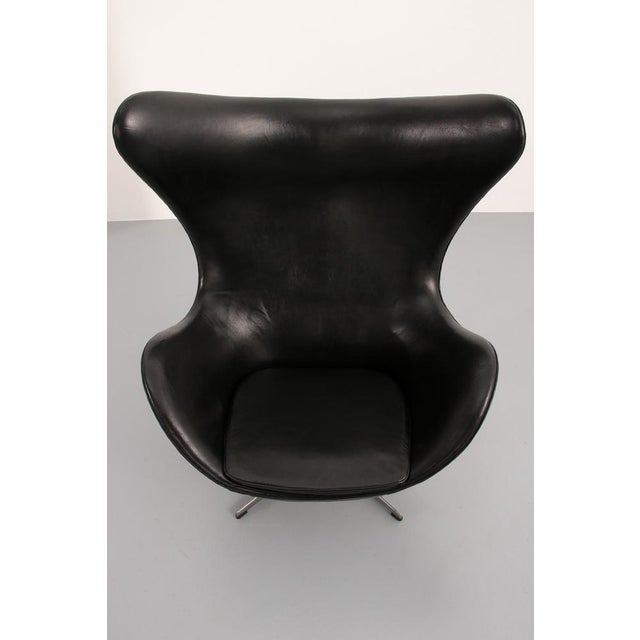 Egg Chair in Black Leather by Arne Jacobsen, 1960s For Sale - Image 10 of 14
