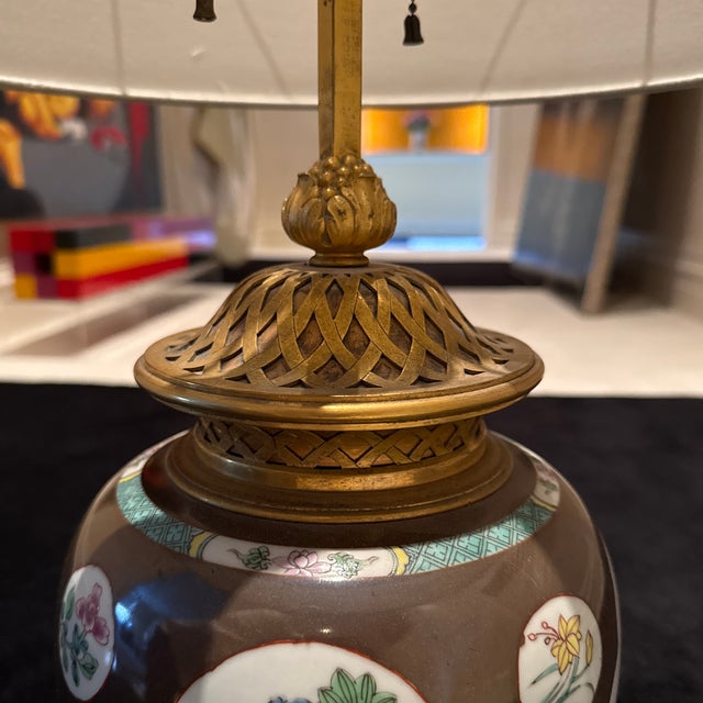 Chinese 18th Century Chinese Porcelain Lamp Mounted in Gilded Bronze. Impeccable Condition For Sale In New York - Image 6 of 7