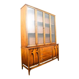 Mid Century Modern Credenza China Cabeint Broyhill Brasilia Display Vintage MCM For Sale