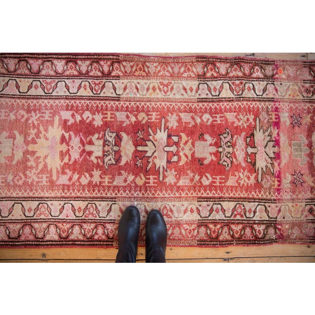 :: Germinating plants, starburst design elopements, finned blossoms, and more atop a abrashed field. Wrapped by a...