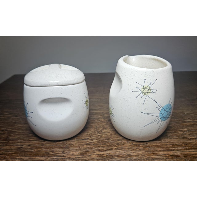 Mid 20th Century Franciscan "Starburst", Sugar and Creamer With First Production 1954-1958 Backstamp - 2pcs For Sale - Image 5 of 14