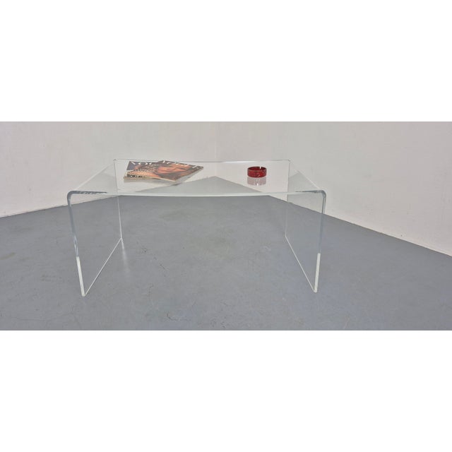 Large Acrylic Glass Coffee Table, USA, 1970s For Sale - Image 10 of 11