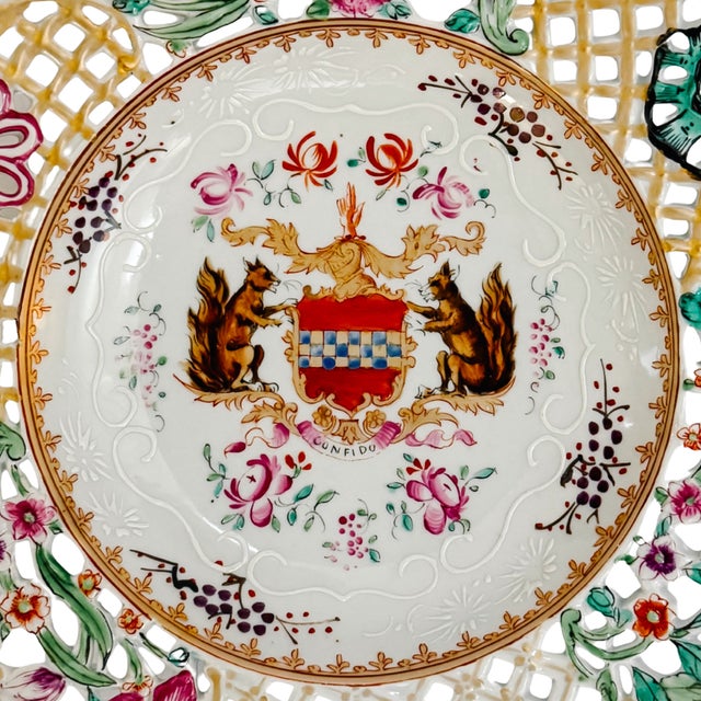 19th C. Edme Samson French Reticulated Armorial Bowls - Set of 4 For Sale In San Diego - Image 6 of 13