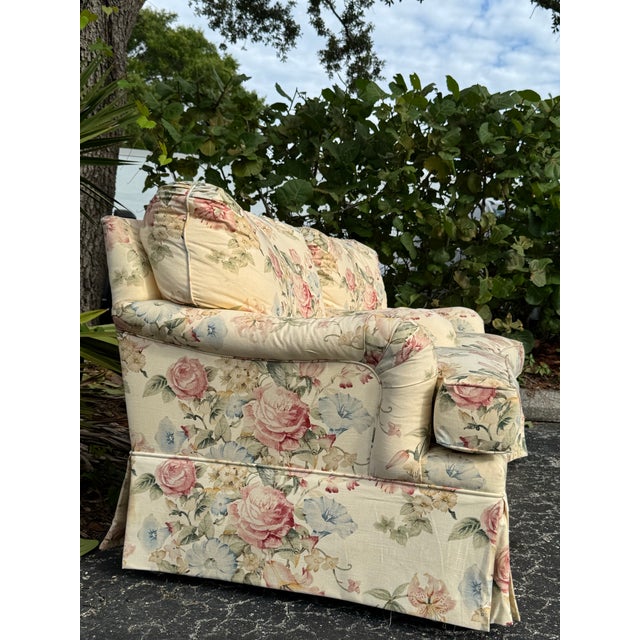 English Pair of Thomasville Floral Overstuffed Lounge Chairs For Sale - Image 3 of 12