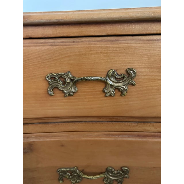 Mid-Century Modern Vintage French Provincial 3-Drawer Commode For Sale - Image 3 of 5
