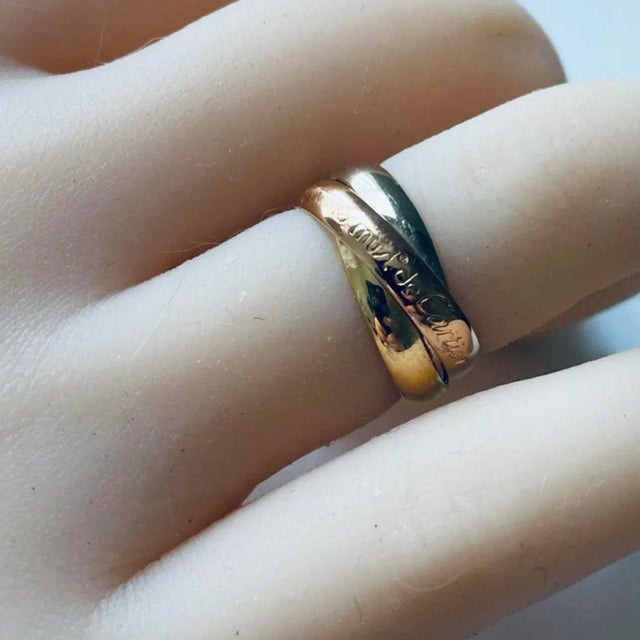 Contemporary Cartier Vintage Trinity Tri Color 3 Millimeter Each Band 18 Karat Gold Ring Size 5 For Sale - Image 3 of 9