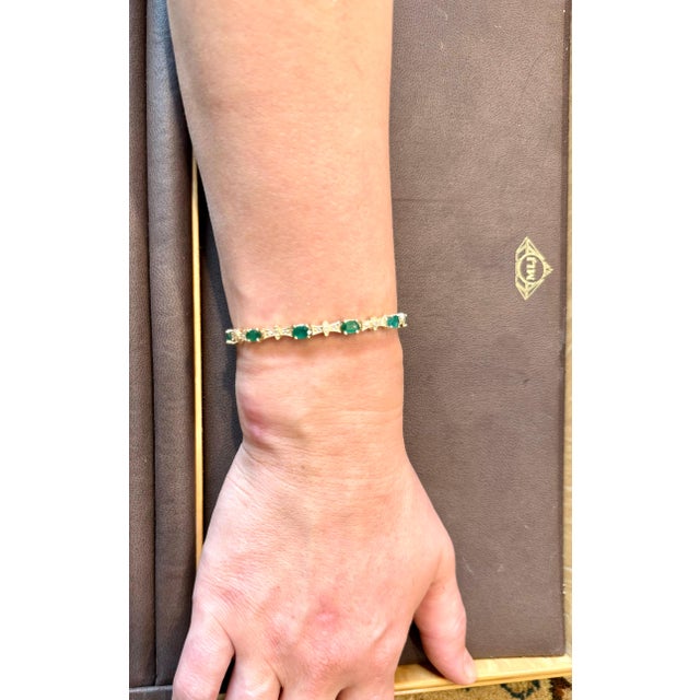 5 Carat Emerald Tennis Bracelet 14 Karat Yellow Gold, 6.5 Inch For Sale - Image 13 of 18