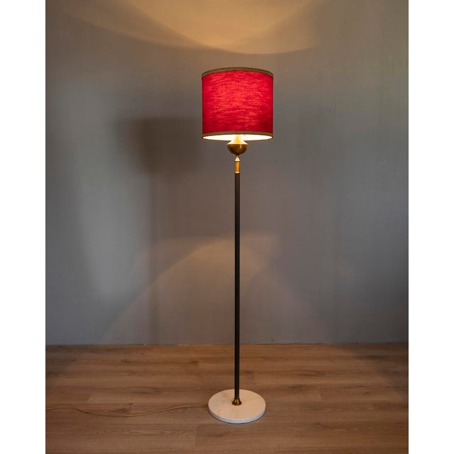 Floor lamp with marble base, metal and brass body, red fabric lampshade, with three lights that can be turned on together...
