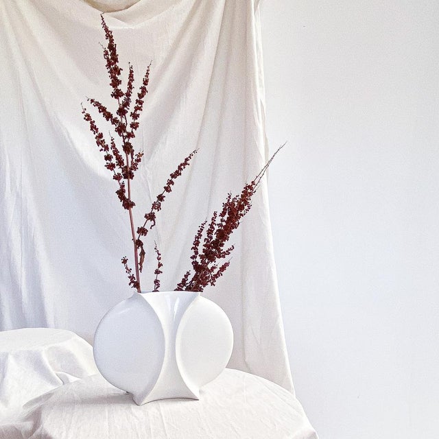 Mid-Century Modern Minimalist White-Glazed Porcelain Schol Vase by Jan van der Vaart, Netherlands, 1987 For Sale - Image 3 of 5