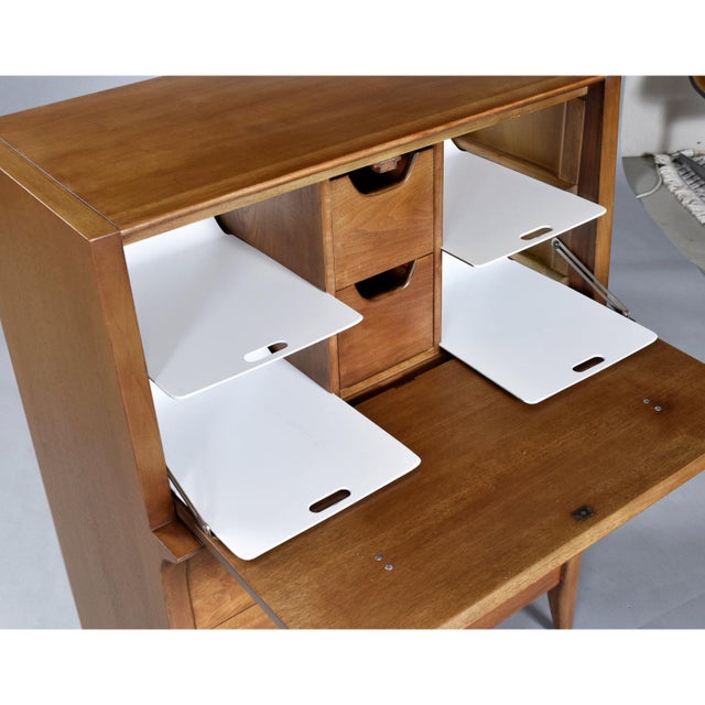 1950s 1950s John Van Koert Drexel Profile K12 Gentlemen’s Chest Dresser With Tag For Sale - Image 5 of 13