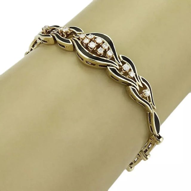 This is a lovely Estate bracelet, it is crafted from solid 14k yellow gold with a polished finish, it features graduated...