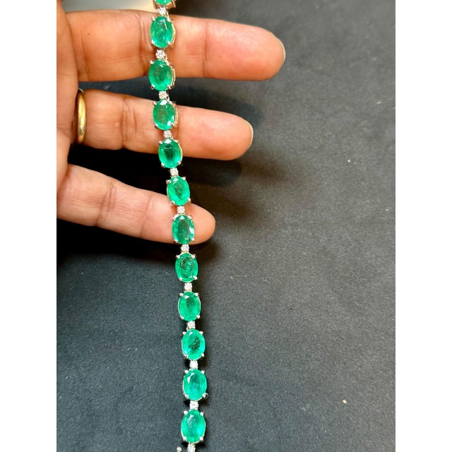 30 Carat Natural Zambian Emerald & Diamond Tennis Bracelet 14 Karat Gold For Sale In New York - Image 6 of 18