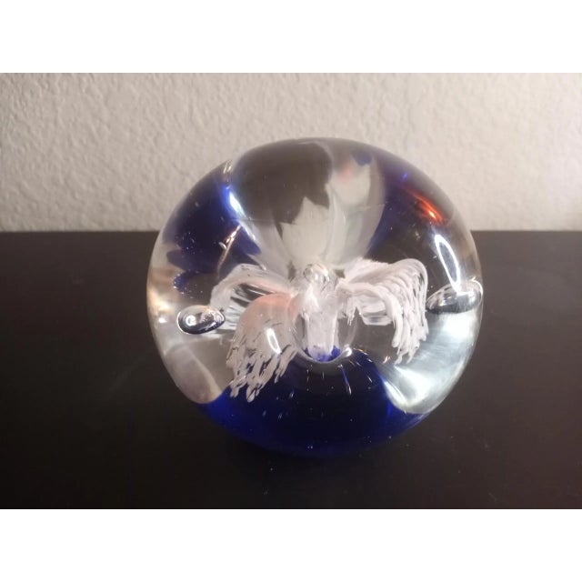 Vintage 1960s Dynasty Gallery Heirloom Collectible Art Glass Paper Weight For Sale - Image 4 of 6