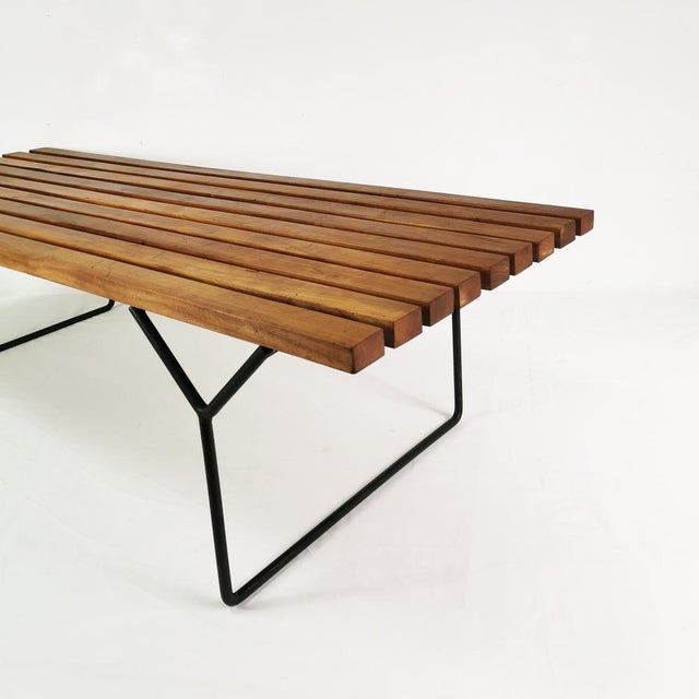 The Model 400 coffee table, designed by Harry Bertoia for Knoll International in the 1950s, is characterized by a...