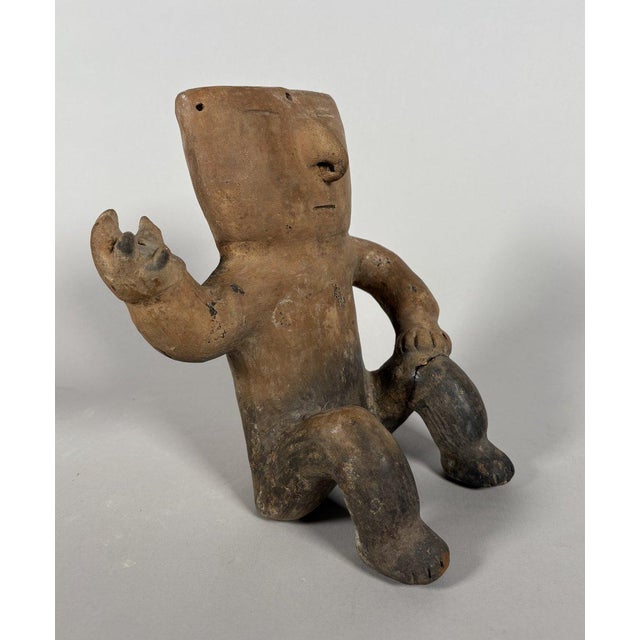 Quimbaya culture, Colombia, circa 500-1500 AD. Sculpture of a chieftain. For Sale - Image 6 of 6