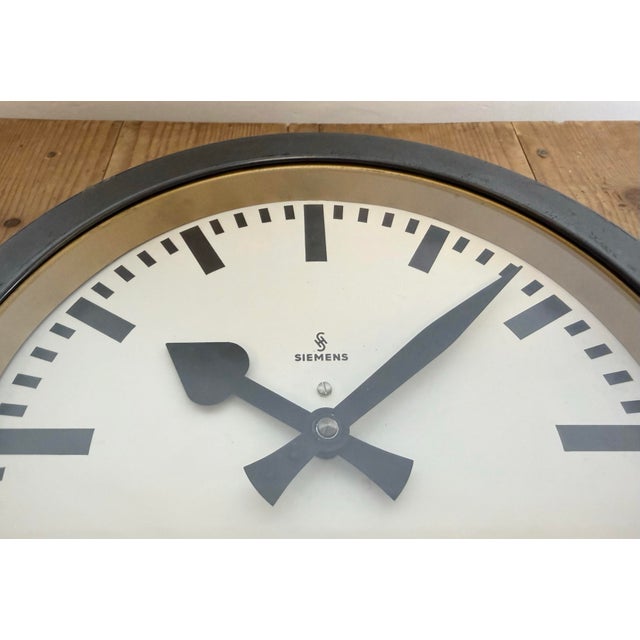 Industrial Factory Black Wall Clock from Siemens, 1950s For Sale - Image 11 of 17