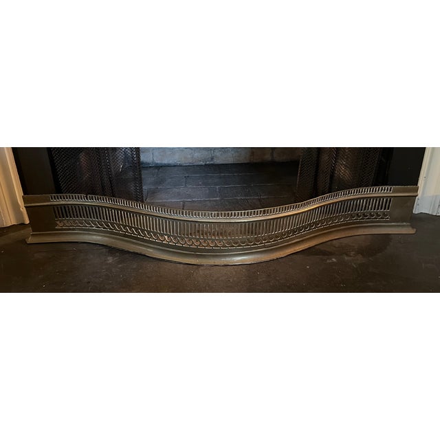 Early 19th Century Antique Early 19th Century English George III Brass Fireplace Hearth Fender for the Mantel Circa 1800 For Sale - Image 5 of 13