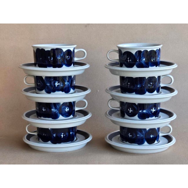 Ceramic Vintage Anemone Blue by Arabia of Finland Flat Cups and Saucers Designed by Ulla Procopé , 16 Pieces For Sale - Image 7 of 10