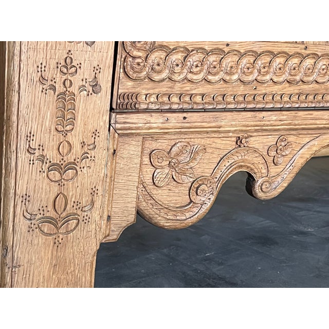 Early 19th Belgian Bleached Oak Trunk With Original Iron Hardware For Sale - Image 12 of 12