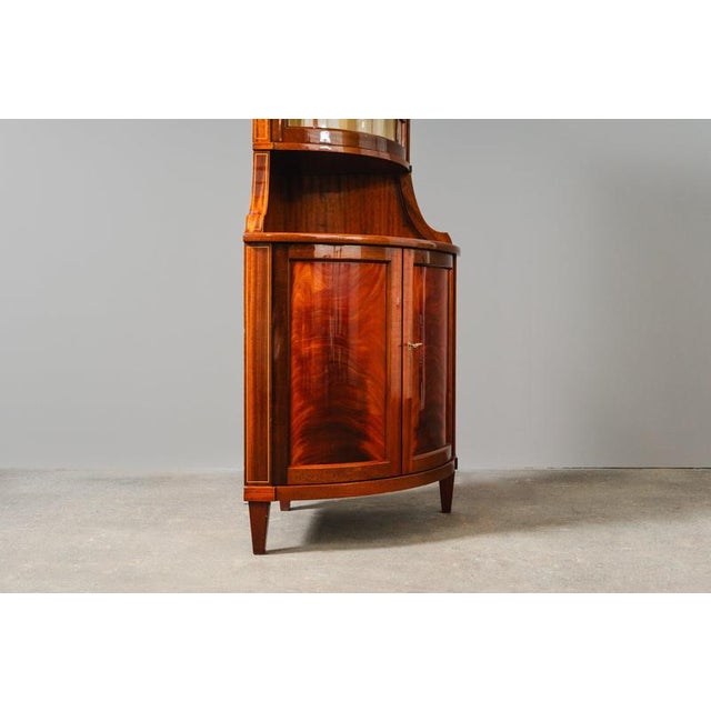 Wood Late 20th Century English Corner Display Cabinet For Sale - Image 7 of 18