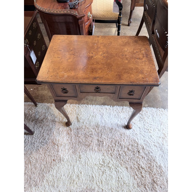 Queen Anne Early 20th Century Queen Anne Burl Walnut Lowboy Side Table For Sale - Image 3 of 10