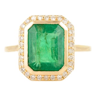 Chic Halo Diamond Emerald Bridal Ring in 14k Gold Size 5 For Sale