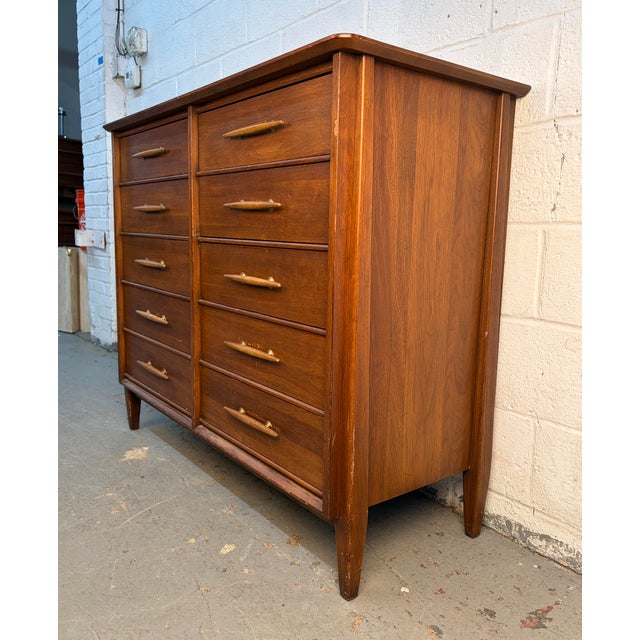 Mid-Century Modern Mid 20th Century Ten Drawer Walnut Dresser by Davis Cabinet Company For Sale - Image 3 of 13