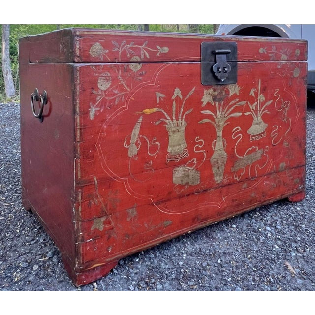 Chinese Antique 19th Century Chinese Red Lacquer Trunk For Sale - Image 3 of 12
