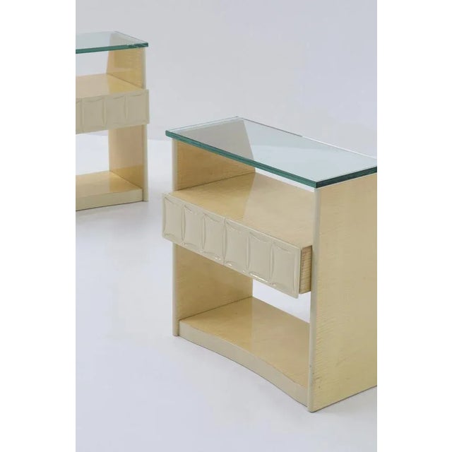 Wood Italian Lacquered Wood and Glass Nightstands by Giovanni Gariboldi, 1950, Set of 2 For Sale - Image 7 of 9