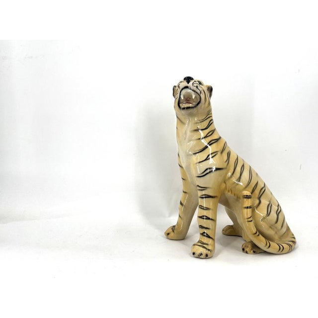 Beautiful hand painted ceramic leopard figure made in italy. 1960's - Italy Good condition, very small little chip on the...