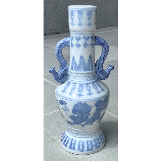 Chinese Mid 20th-Century Slender Neck Fengweizun-Style Blue & White Fèng Huáng Handle Dragon Vase For Sale - Image 3 of 17