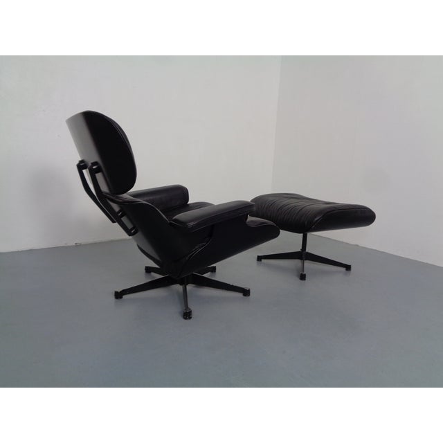 Lounge Chair and Ottoman by Charles and Ray Eames for Herman Miller, 1980s, Set of 2 For Sale - Image 10 of 18